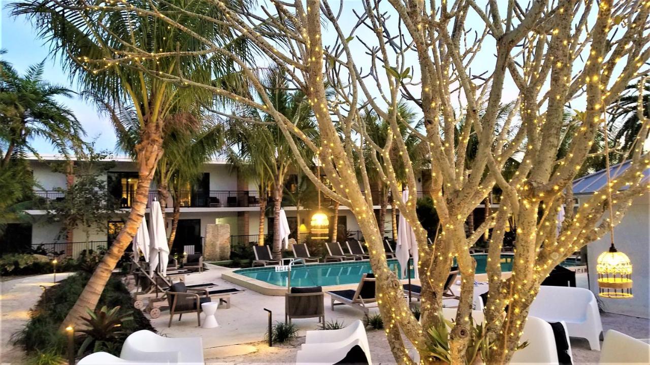 Bali Hai Beachfront Resort And Spa Holmes Beach Exterior photo